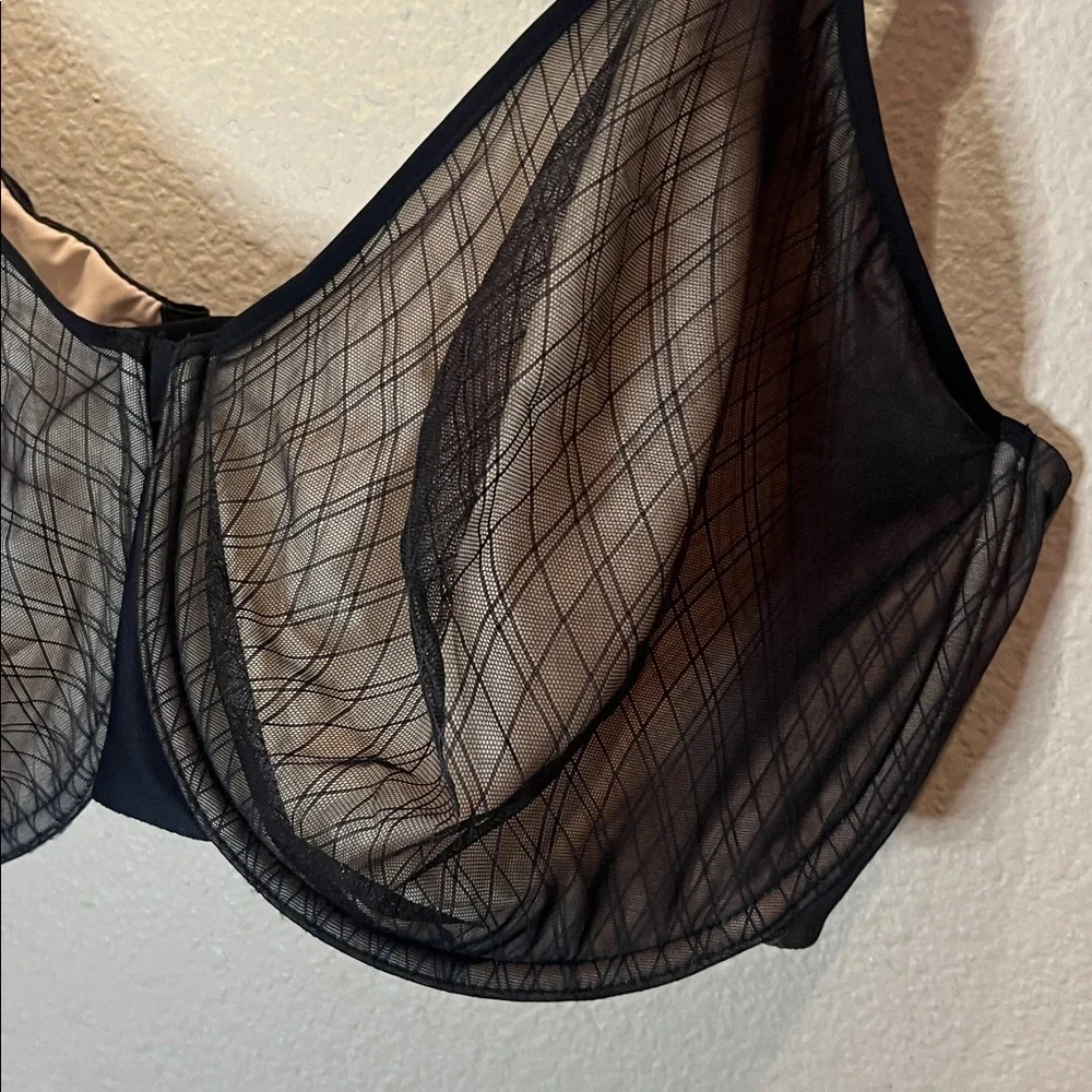 Chantelle Women’s Smooth Lines Bra Size 44DDD Black
